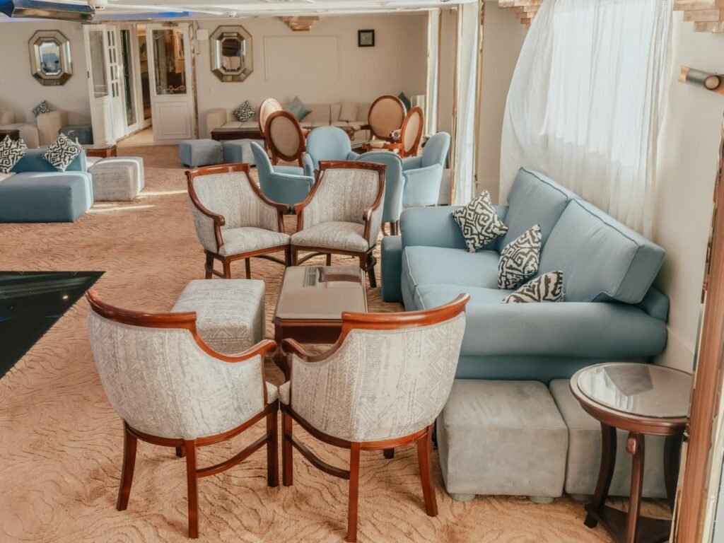 لونا نايل كروز